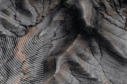 Abstrakte Makroaufnahme von Felsen als Drohnenbild