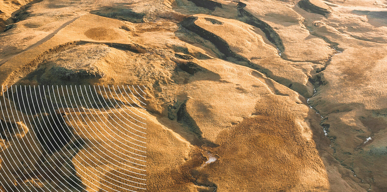 Abstrakte landschaftliche Makroaufnahme als Drohnenbild