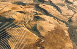 Abstrakte landschaftliche Makroaufnahme als Drohnenbild